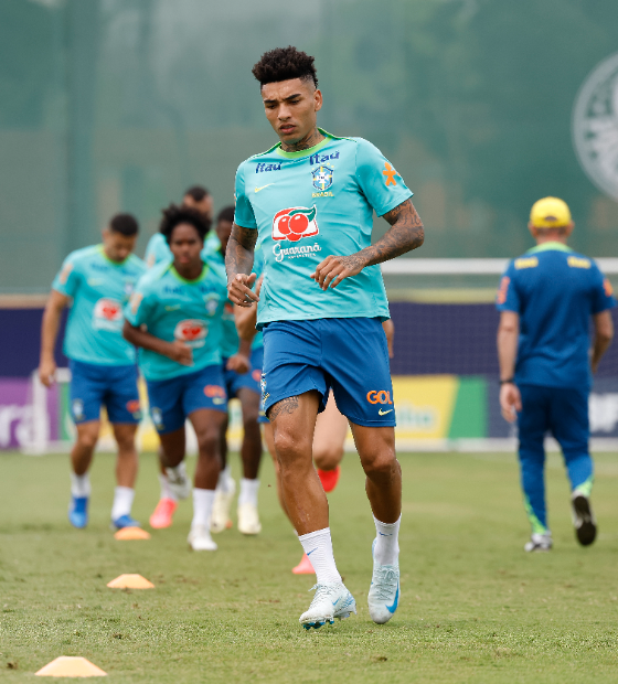 Novo titular, Igor Jesus celebra chegada rápida à seleção e promete empenho