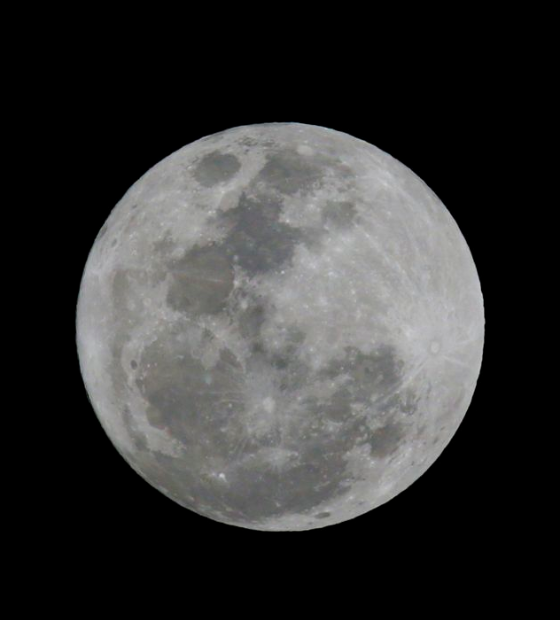  Maior superlua do ano pode ser vista nesta quinta-feira 