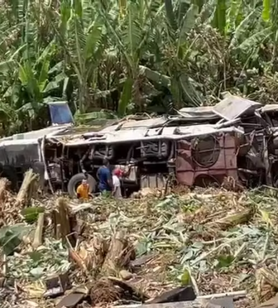 Trio elétrico capota e deixa 3 mortos e 6 feridos no interior de Pernambuco