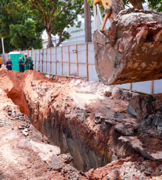 Trecho da Avenida Pedro Álvares Cabral é interditado para o avanço de obras de saneamento