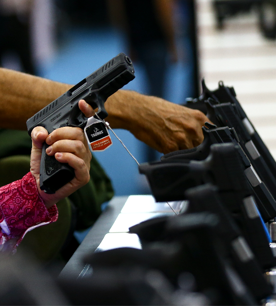  Oito em cada dez homens mortos por arma de fogo no Brasil são negros, aponta pesquisa