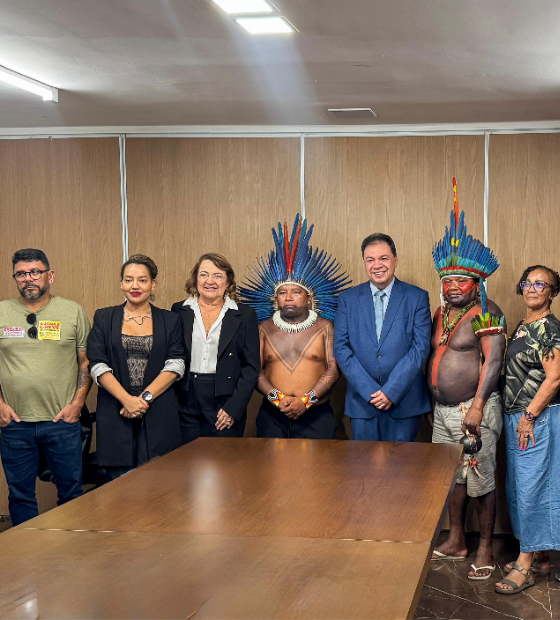 Deputado Chicão recebe manifestantes na Alepa e propõe reunião de conciliação