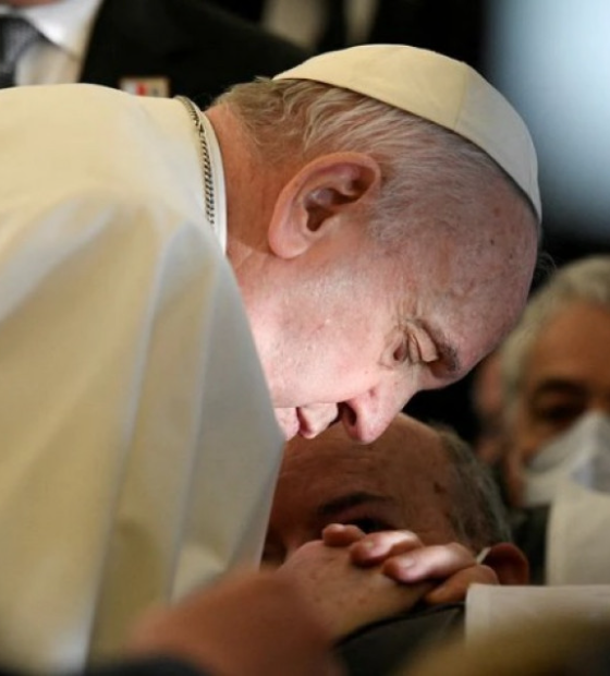 Papa Francisco é submetido a 'repouso absoluto' em tratamento de grave infecção