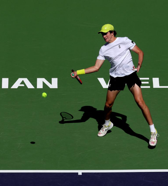 João Fonseca estreia com dura vitória sobre Fearnley em Indian Wells e desafia 14º do mundo