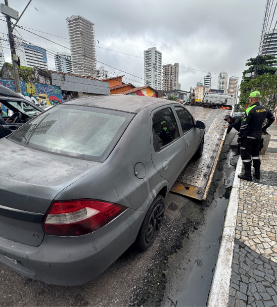 Operação atua na remoção de carros e carcaças abandonos nas ruas de Belém