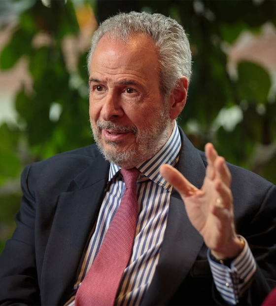 André Corrêa do Lago afirma que tarifas de Trump, guerras e eleições pressionam COP30