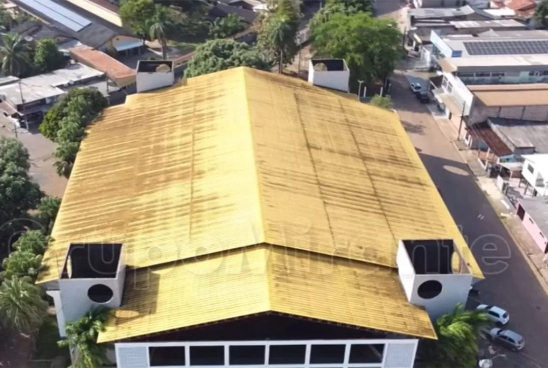 Ginásio abandonado vira abrigo de pombos e ameaça moradores em bairro de Altamira