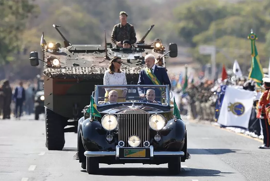 Ministro reclama que Forças Armadas estão sucateadas: sem bala, pólvora e combustível