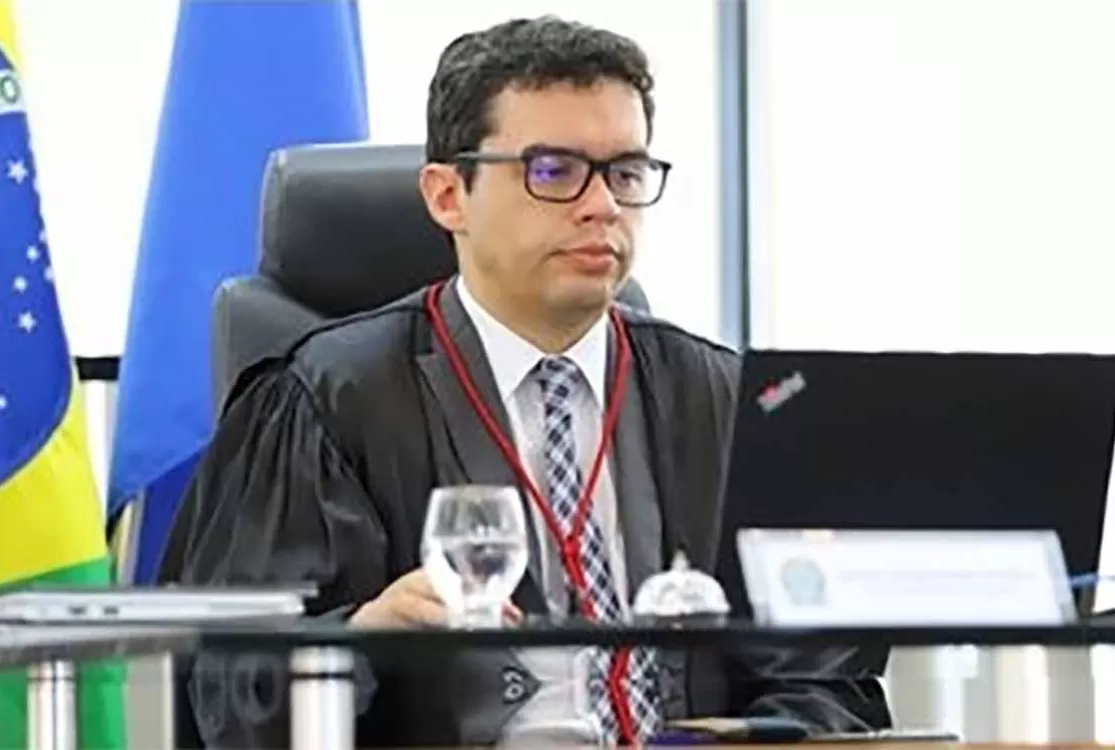 Procurador defende cassação de senador e reafirma esquema de compra de votos