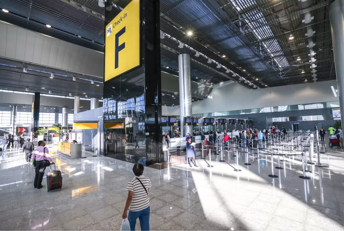 Ventania e chuva afetam voos nos aeroportos de Guarulhos e Congonhas em SP