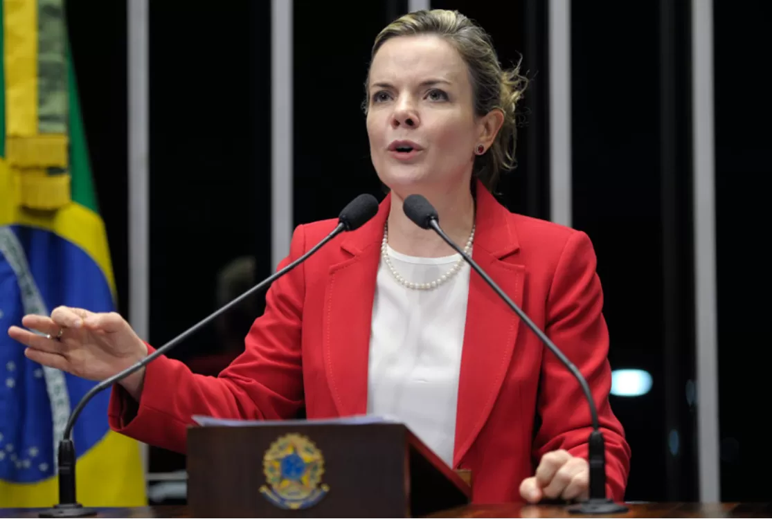 Gleisi diz que Lula vai vetar projeto de redução de penas pelo 8/1 e critica líder do governo