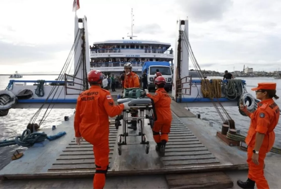 Helicóptero e sonares reforçam buscas por vítimas de naufrágio em Manaus