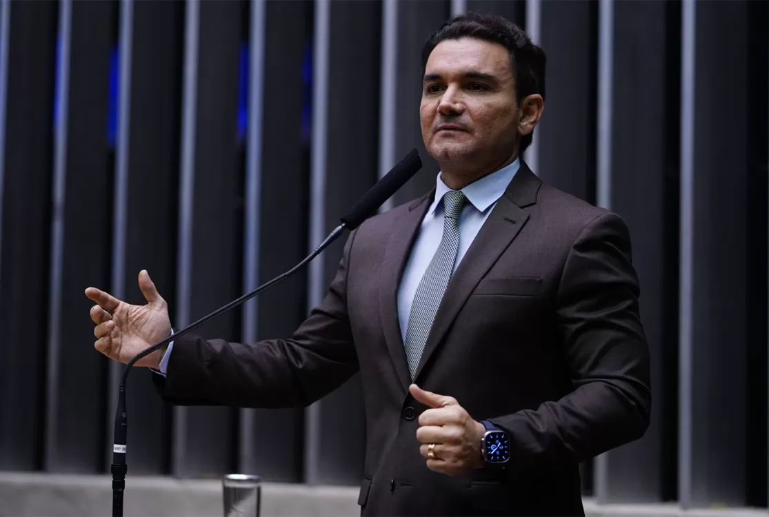 Celso Sabino segura decisão na reta final da janela partidária