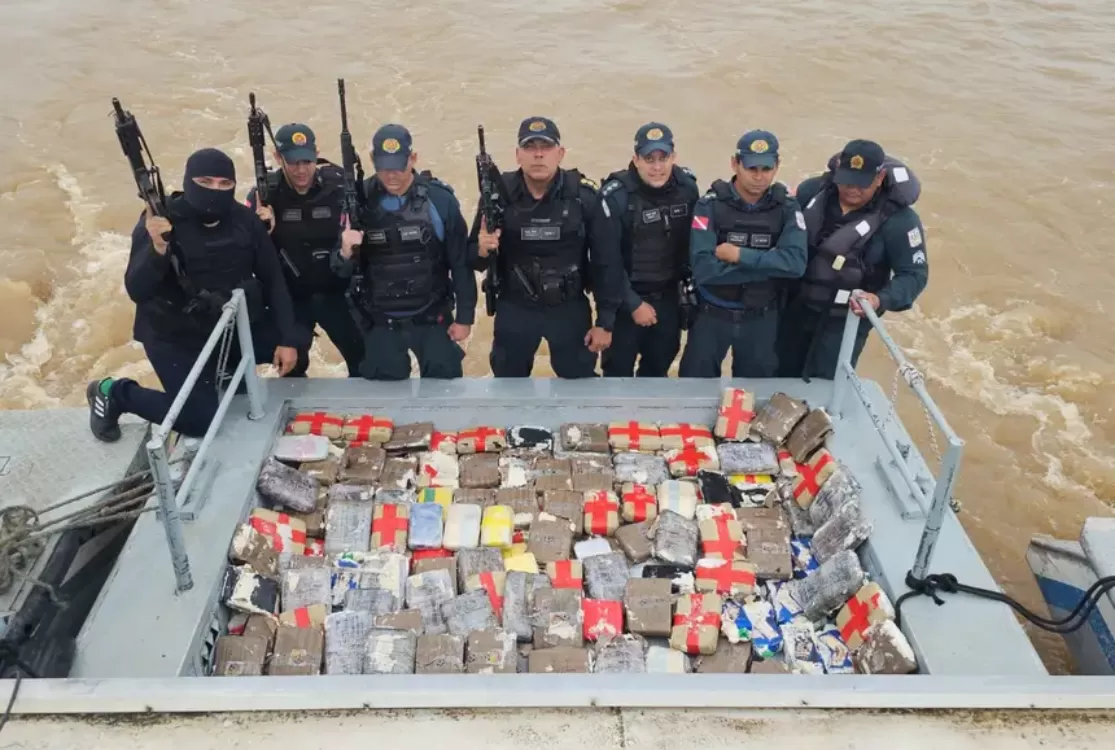Operação 'Maré de Ferro' apreende 280 quilos de entorpecentes, armas e munição
