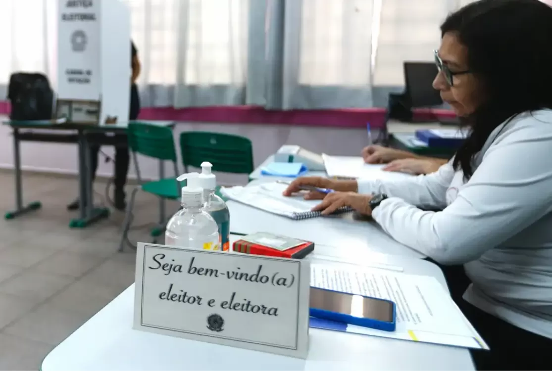 TREs de todo o país abrem inscrições para quem dessa ser mesário voluntário