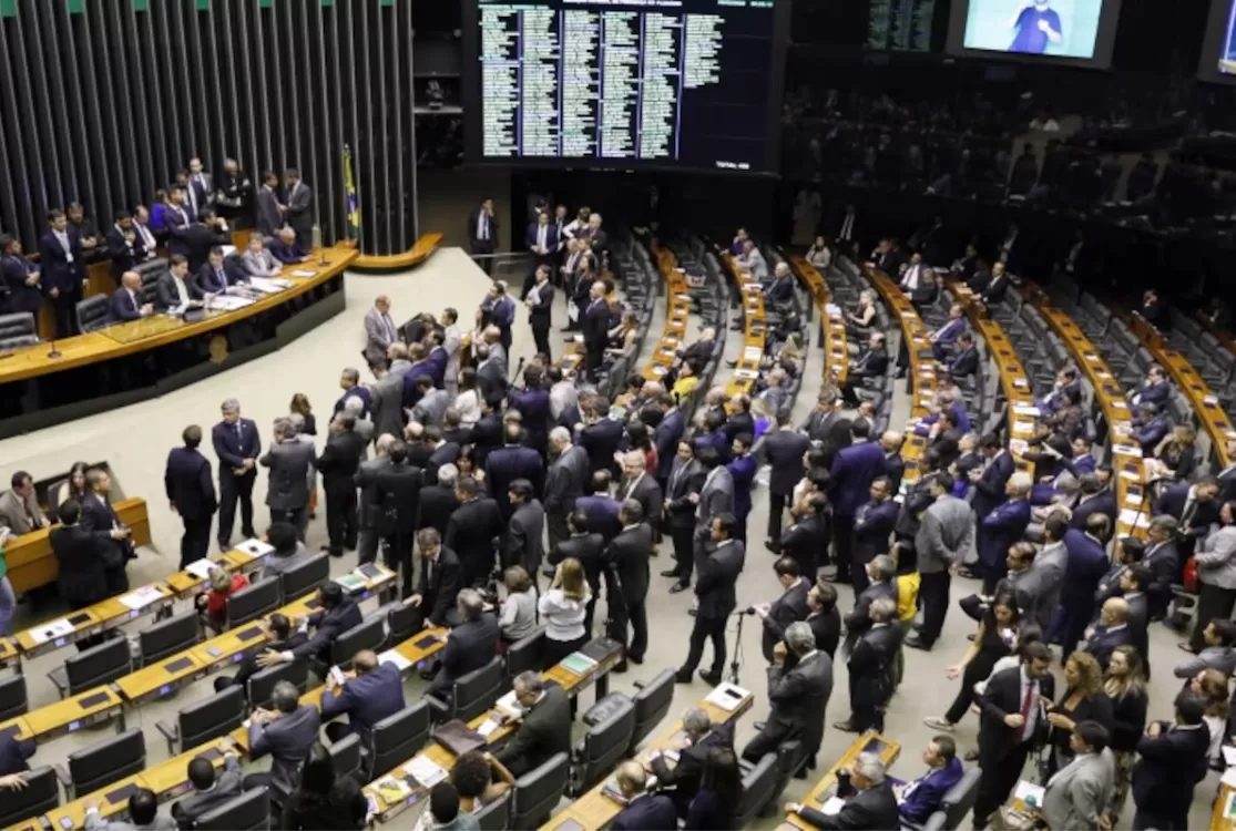 Deputados gastam R$ 2,1 milhões em anúncios políticos na Meta em 2026