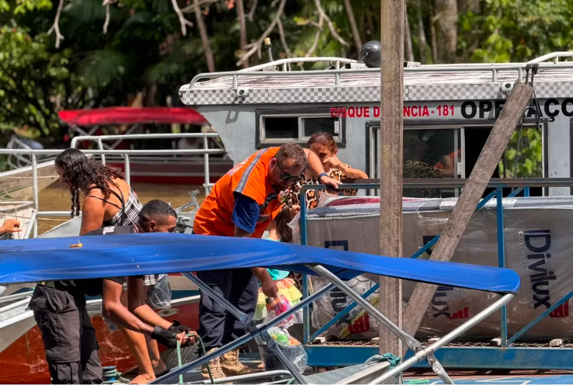 Defesa Civil entrega mais de 500 kits humanitários na Ilha do Combu