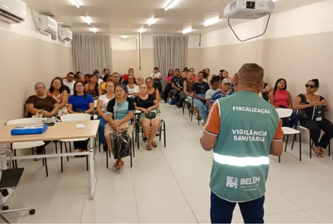 Manipuladores de alimentos passam por capacitação para a quadra nazarena