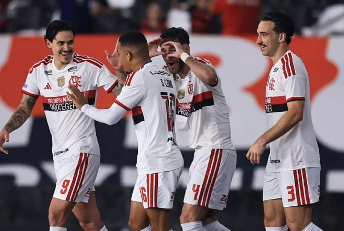 Pedro e Samuel Lino brilham, Flamengo goleia o Vasco e é líder absoluto